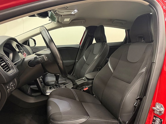 Volvo V40 14 of 28
