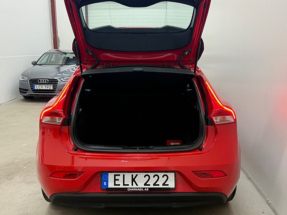 Volvo V40 8 of 28