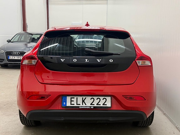 Volvo V40 7 of 28