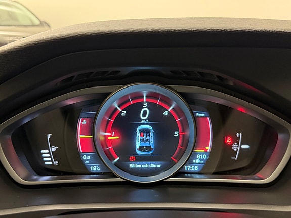 Volvo V40 18 of 28
