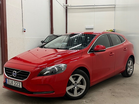 Volvo V40 11 of 28