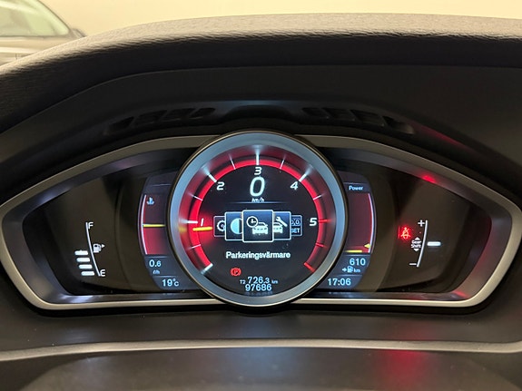 Volvo V40 19 of 28