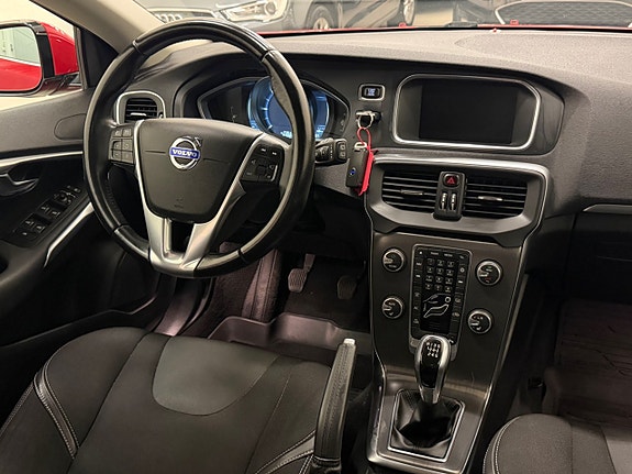 Volvo V40 25 of 28
