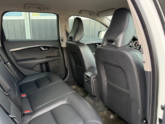 Volvo XC70 9 of 15