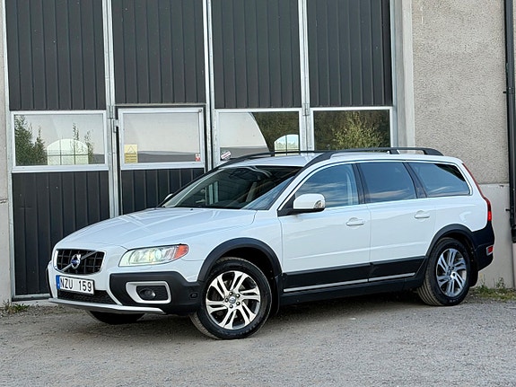 Volvo XC70 2 of 15
