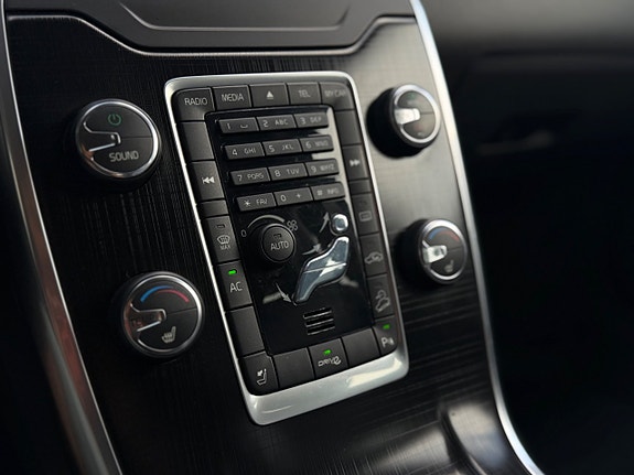 Volvo XC70 14 of 15