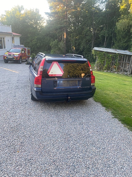 Volvo V70 3 of 5