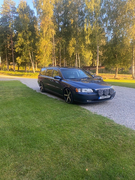 Volvo V70 2 of 5