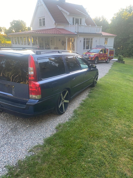 Volvo V70 4 of 5