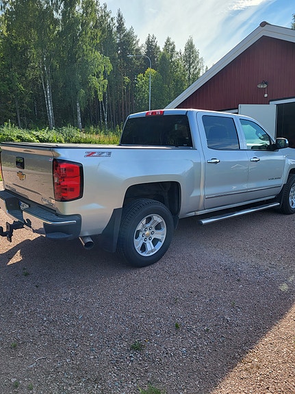 Chevrolet Silverado 1500 3 of 8