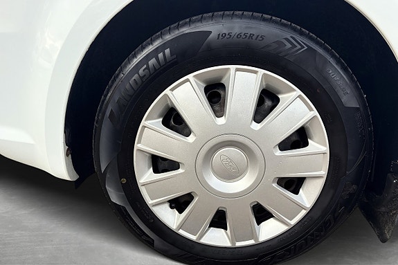 Ford C-Max 8 of 20