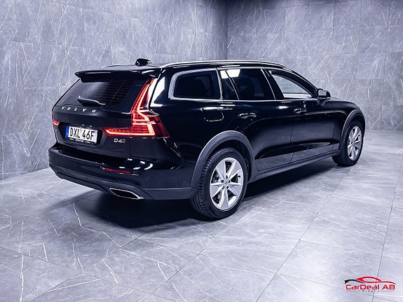Volvo V60 Cross Country 7 of 29