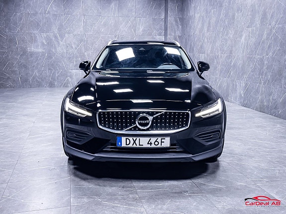 Volvo V60 Cross Country 2 of 29