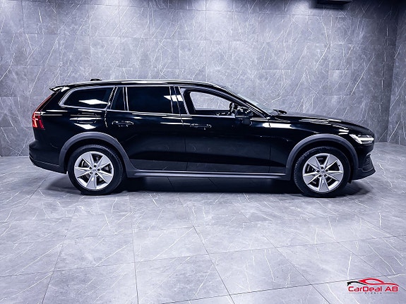 Volvo V60 Cross Country 8 of 29