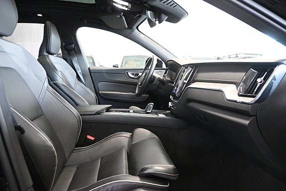 Volvo XC60 10 of 27