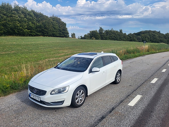 Volvo V60 2 of 8