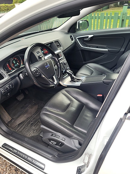 Volvo V60 7 of 8