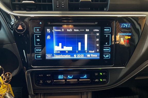 Toyota Auris 16 of 23