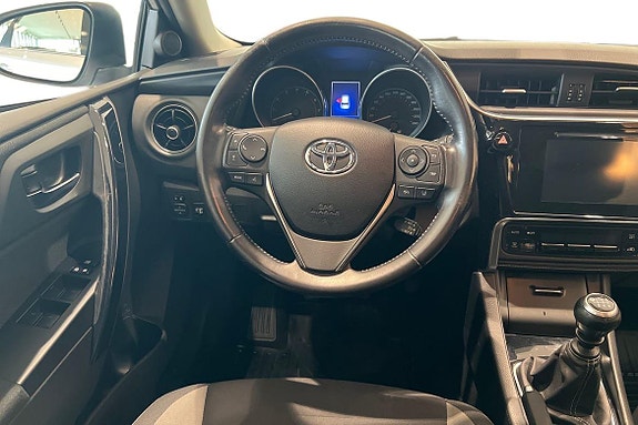 Toyota Auris 11 of 23
