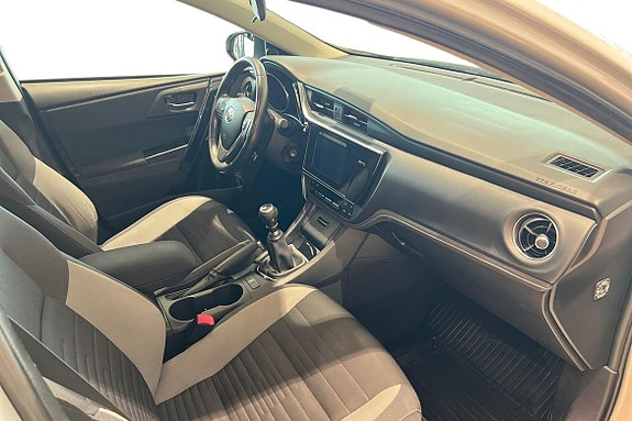 Toyota Auris 7 of 23
