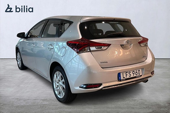 Toyota Auris 2 of 23
