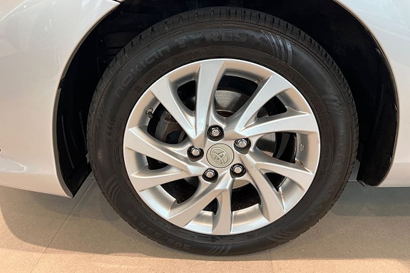 Toyota Auris 15 of 23