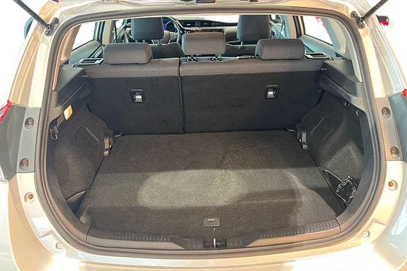 Toyota Auris 12 of 23
