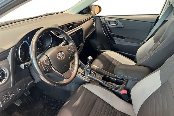 Toyota Auris 14 of 23