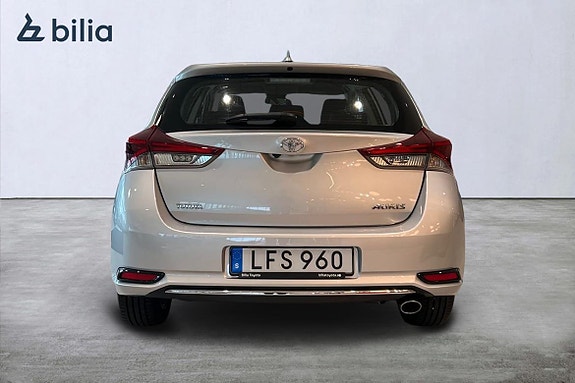 Toyota Auris 5 of 23