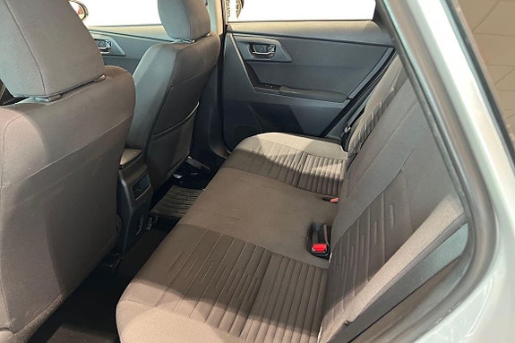 Toyota Auris 13 of 23