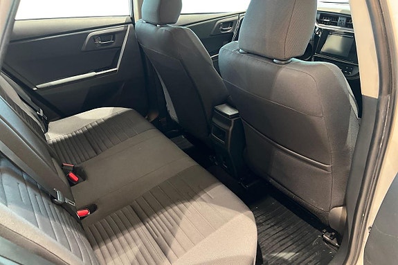 Toyota Auris 9 of 23