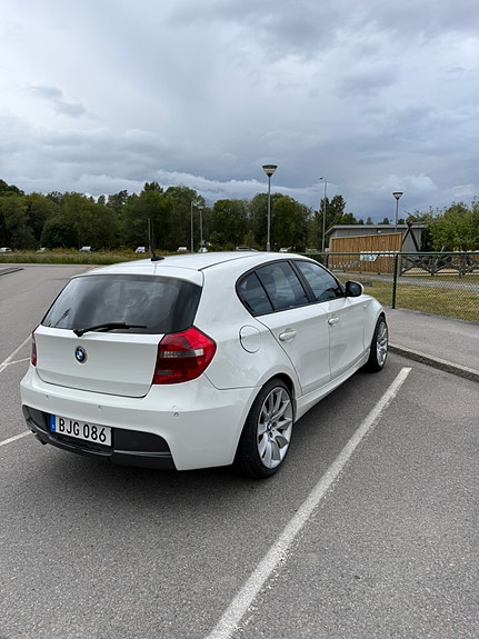 BMW 118d 3 of 6