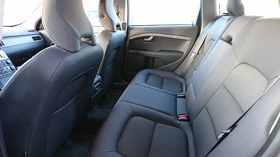 Volvo V70 3 of 7