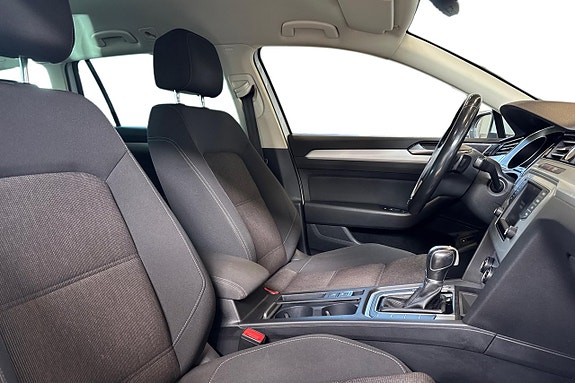Volkswagen Passat 11 of 23