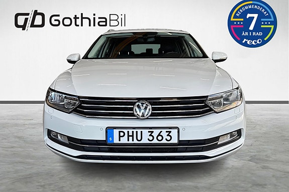 Volkswagen Passat 2 of 23