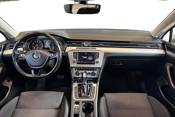 Volkswagen Passat 14 of 23