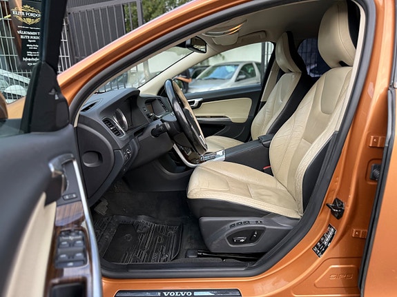 Volvo V60 5 of 17