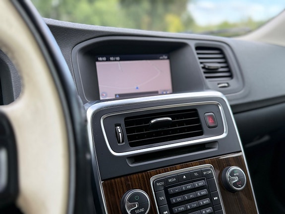 Volvo V60 6 of 17