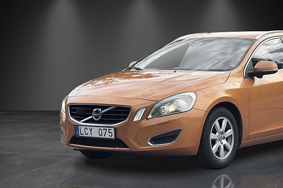 Volvo V60 3 of 17