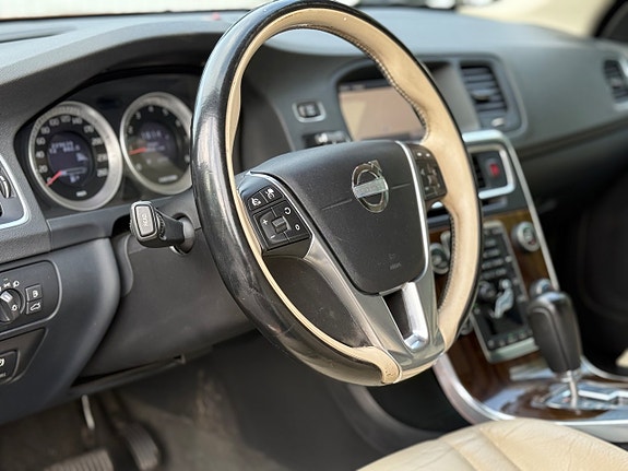 Volvo V60 7 of 17