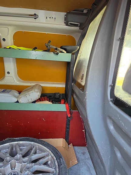 Volkswagen Caddy 5 of 6