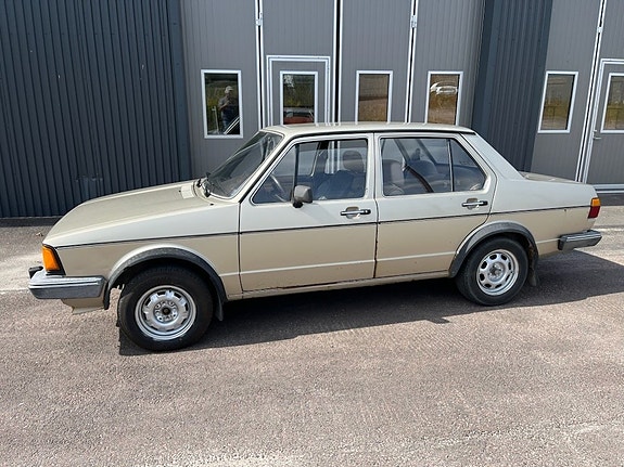 Volkswagen Jetta 2 of 6