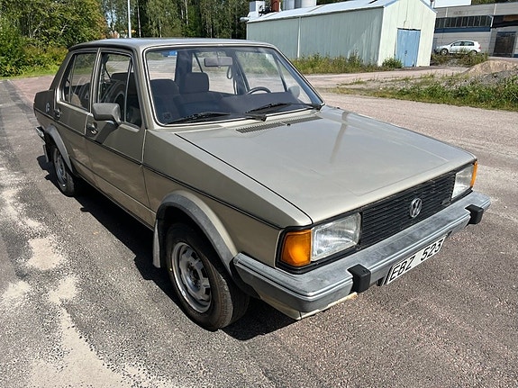 Volkswagen Jetta 3 of 6