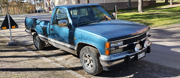 Chevrolet C2500 2 of 4