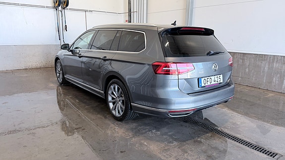 Volkswagen Passat 4 of 9
