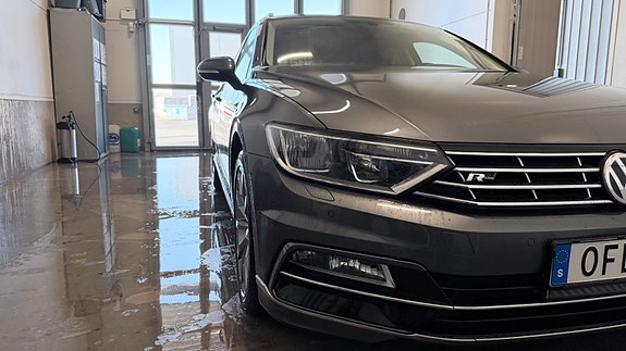 Volkswagen Passat 2 of 9
