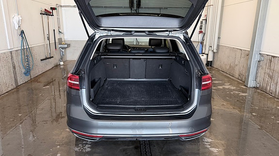 Volkswagen Passat 9 of 9