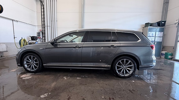 Volkswagen Passat 3 of 9