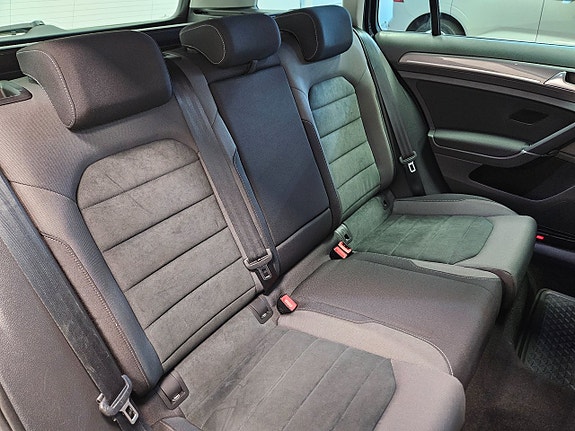 Volkswagen Golf Alltrack 17 of 26