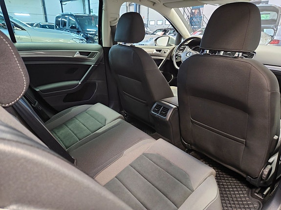 Volkswagen Golf Alltrack 16 of 26